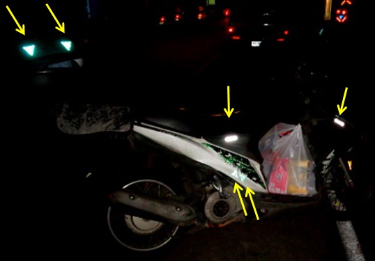Name:  Moped mit Reflektoren Pfeile.jpg
Hits: 196
Größe:  35,1 KB