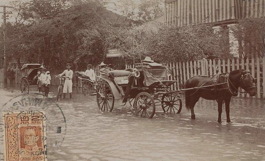 Name:  Surawong Road Bangkok 1917..jpg
Hits: 156
Größe:  119,3 KB