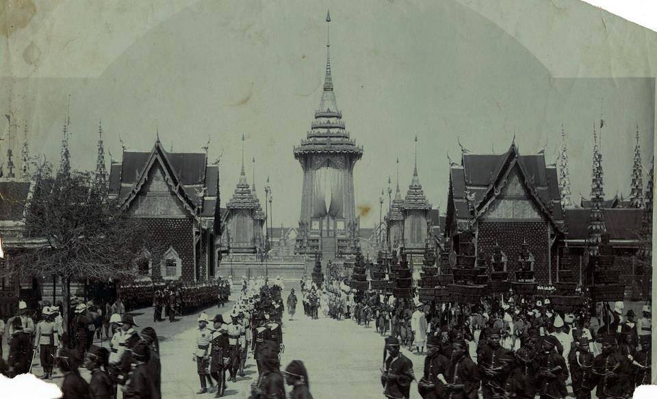 Name:  1910-Beerdigung Rama V.jpg
Hits: 434
Größe:  83,6 KB