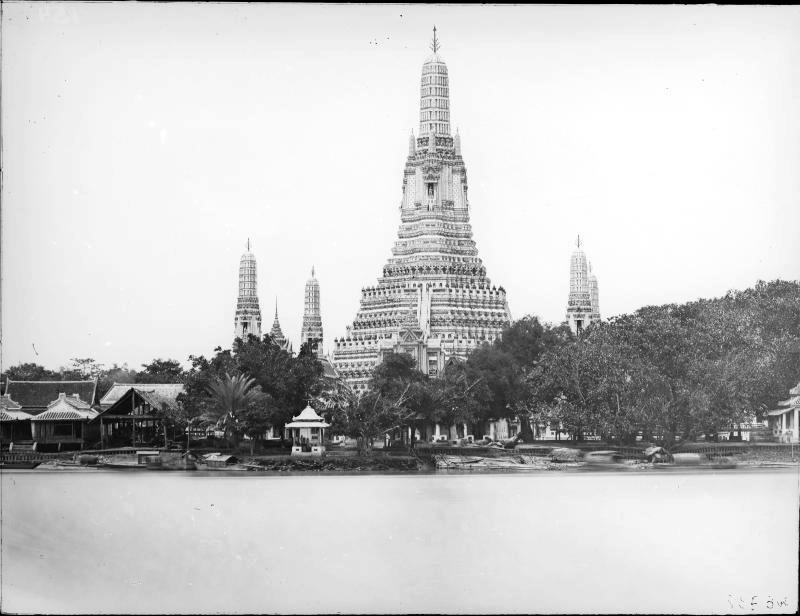 Name:  Wat Arun - 1869.jpg
Hits: 314
Größe:  51,4 KB