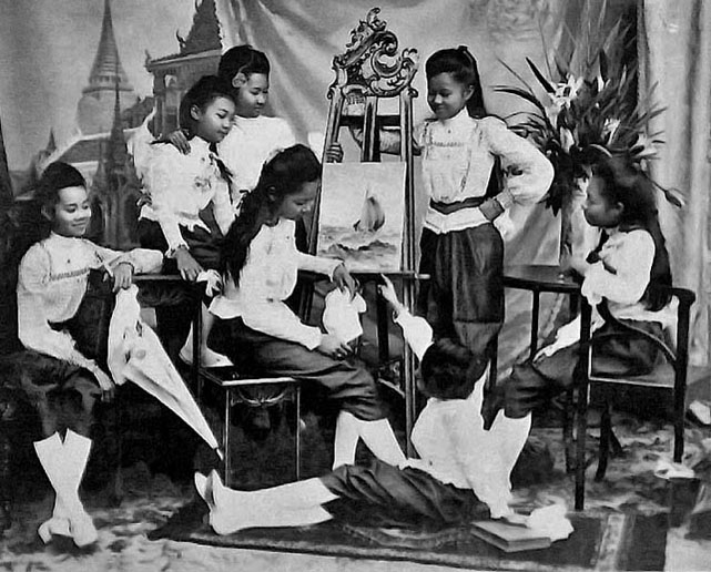 Name:  1885 - Daughters of King Chulalongkorn.jpg
Hits: 169
Größe:  142,6 KB