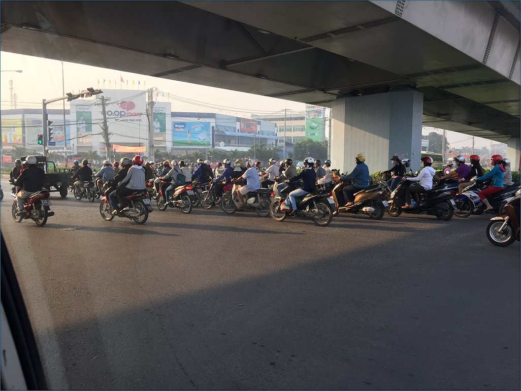Klicke auf die Grafik für eine größere Ansicht 

Name:	Saigon_Mopeds1.jpg 
Hits:	444 
Größe:	127,4 KB 
ID:	7455